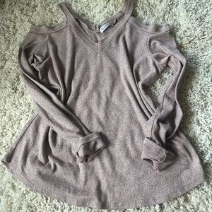 89th & Madison off shoulder revealing evening long sleeve cute casual sw…